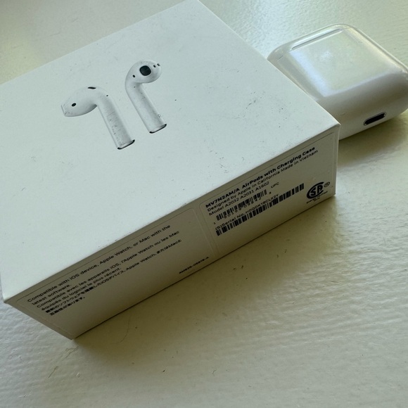 Apple AirPods - Picture 6 of 7